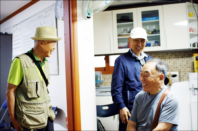 “아내와 손잡고 가고 싶은 고향” 현장에서 만난 사람5 - 천리마택배 장덕신 어르신