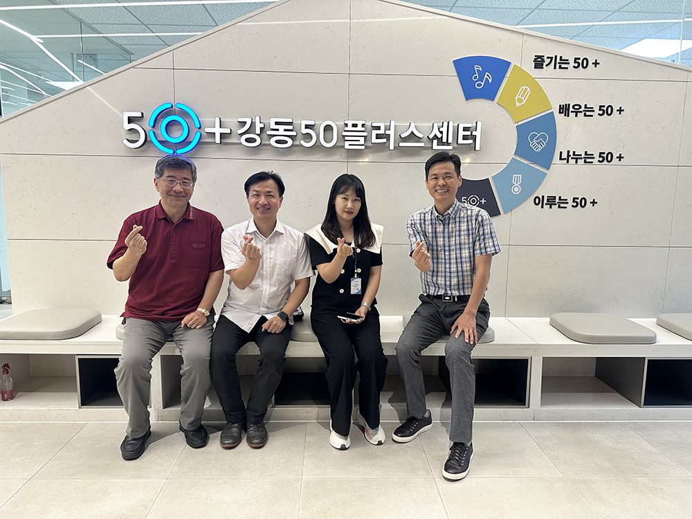 상담센터 공용사무실 입주사업자 H&J Consulting의 김형정 대표, BJ Company 강비조 작가, 전정미 주무관, Coaching to Purpose Company(‘C2P’)의 나성재 대표(왼쪽에서 오른쪽으로)